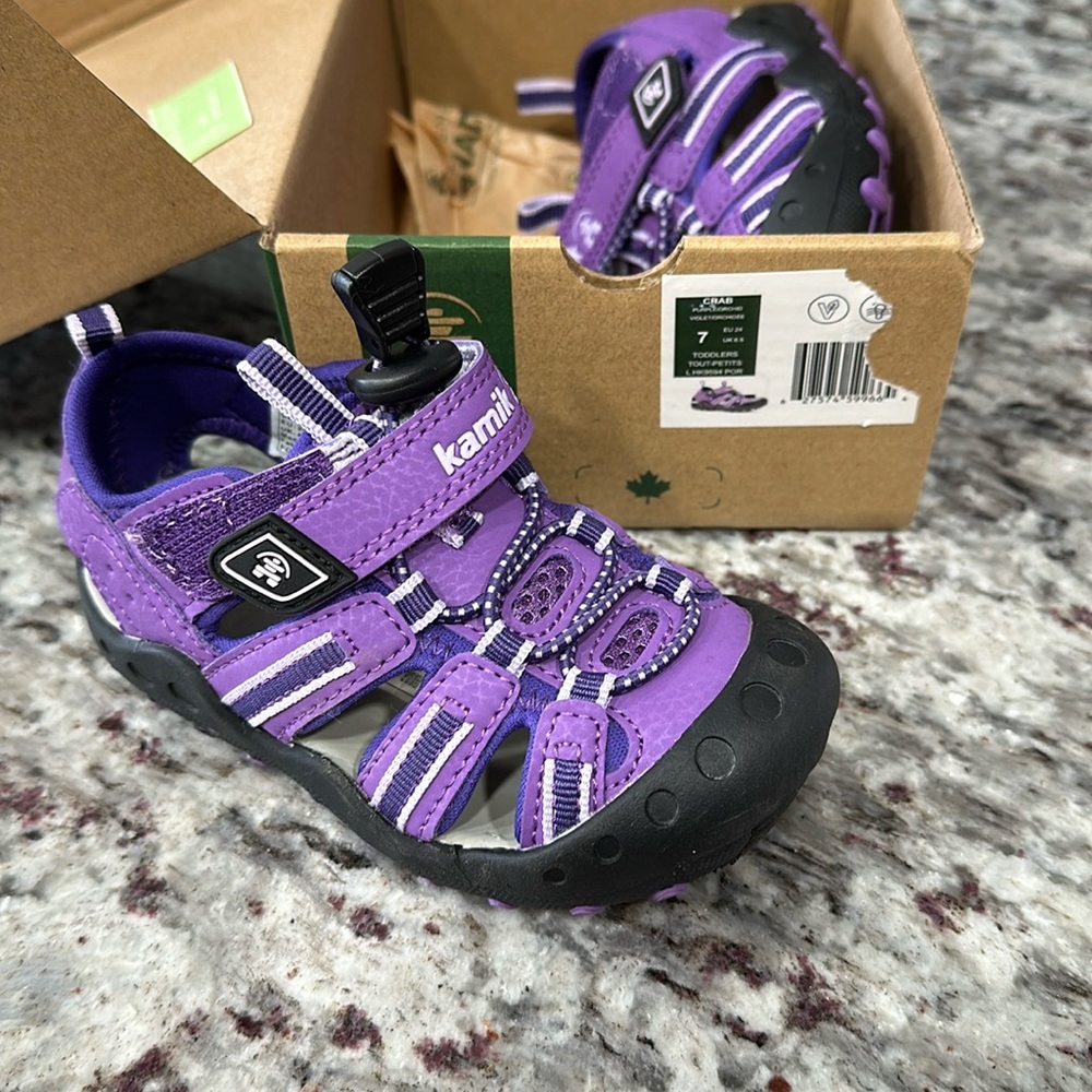Kamik crab size 7 toddler sandals water shoes purple Velcro wide fit
